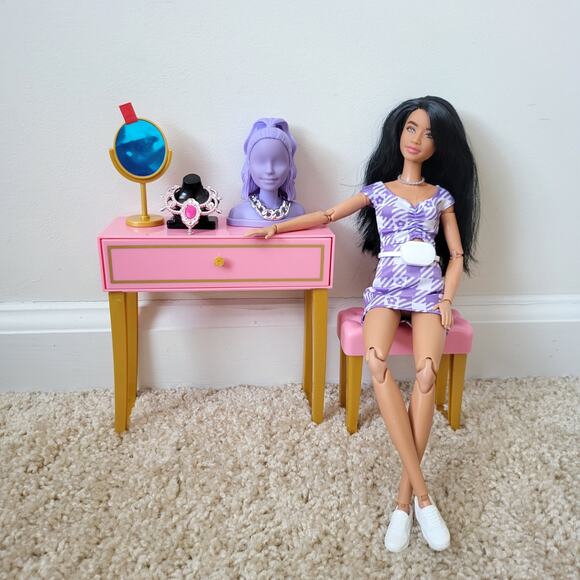 Zuru Mini Brands Jewelry Display Table Stool & Hand Mirror - Picture 2 of 3